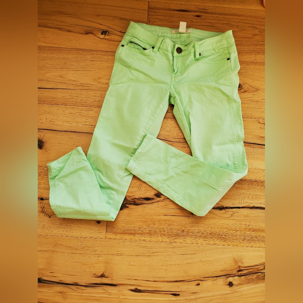 Size 24 skinny pants. Mint green colour.
